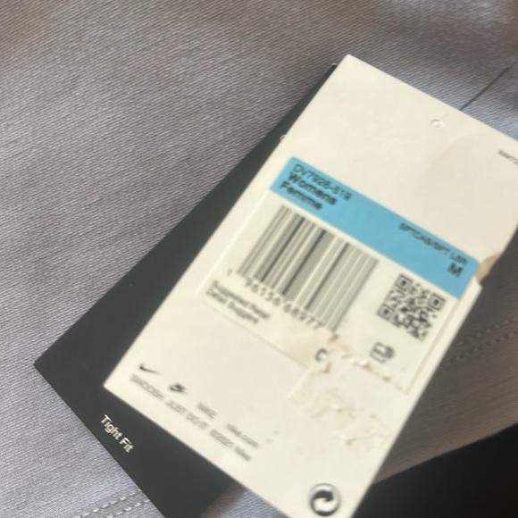 Nike Tank Top NWT - Picture 2 of 3